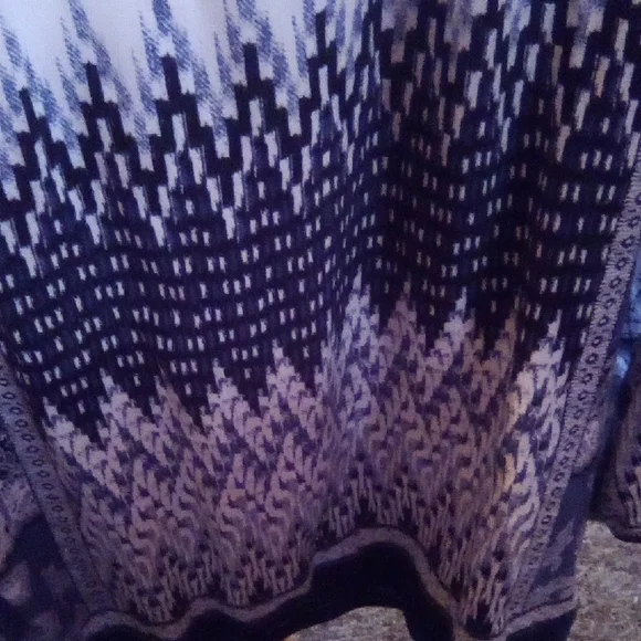 Fig and Flower Navy and Cream Paisley Blouse - Picture 11 of 13